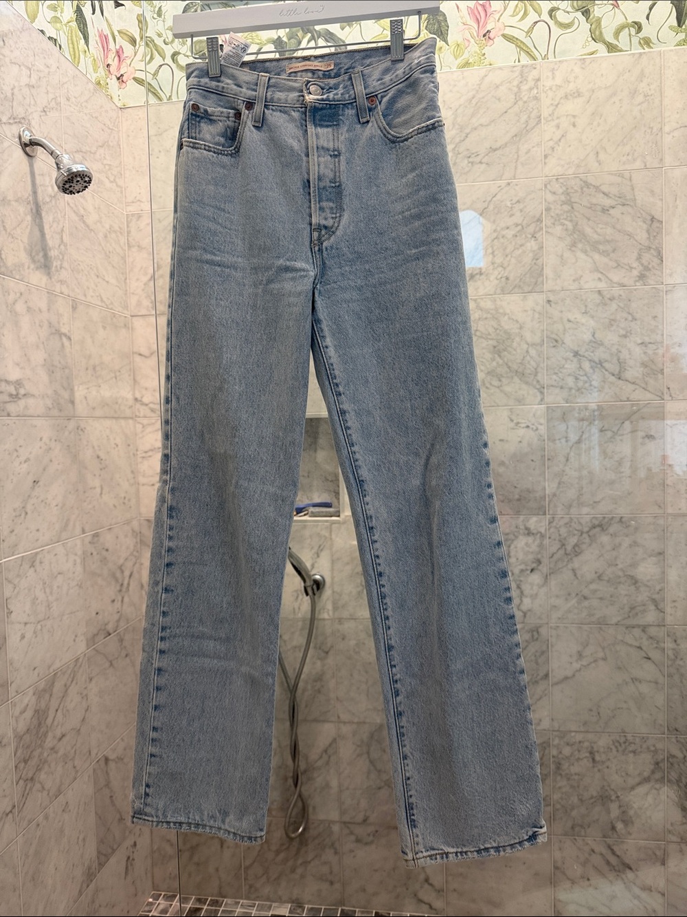 Levi's Women's Straight Jeans in Light Blue Denim. Ribcage straight ankle